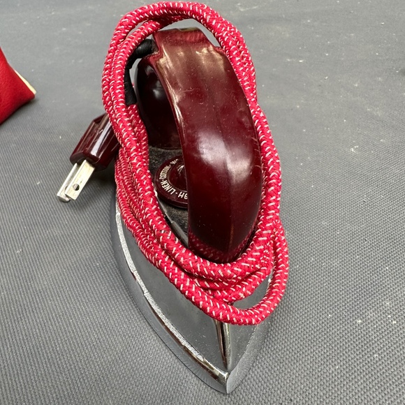 Vintage 1960's Travel Iron with red vinyl travel zip case AND original paperwork - Picture 4 of 15